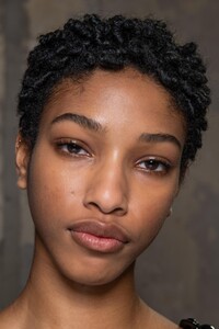 backstage-defile-n21-automne-hiver-2020-2021-milan-coulisses-133.thumb.jpg.fbc3d49285aab71332cf1735826e64f4.jpg