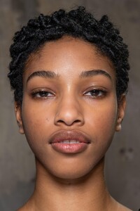 backstage-defile-n21-automne-hiver-2020-2021-milan-coulisses-134.thumb.jpg.066b137f6842aed879a6341450e0dba3.jpg