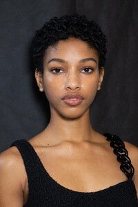 backstage-defile-n21-automne-hiver-2020-2021-milan-coulisses-23.thumb.jpg.32651982f76137c78ac091710b609819.jpg