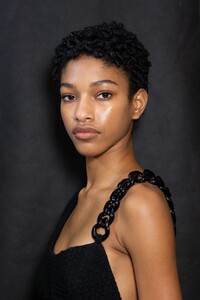 backstage-defile-n21-automne-hiver-2020-2021-milan-coulisses-24.thumb.jpg.533835acb85286571277b4fa516035d3.jpg