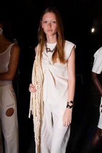 backstage-defile-off-white-printemps-ete-2020-paris-coulisses-127.thumb.jpg.eed4fb9cb861e90033c135816a51583d.jpg