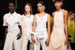 backstage-defile-off-white-printemps-ete-2020-paris-coulisses-181.thumb.jpg.ca07ac9d6e133345bcaf9df5e608a17a.jpg