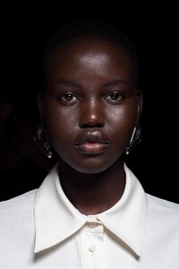 backstage-defile-off-white-printemps-ete-2020-paris-coulisses-86.thumb.jpg.4fcd075c909ffb30f9e206c61291085f.jpg