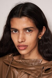 backstage-defile-petar-petrov-automne-hiver-2020-2021-londres-coulisses-1.thumb.jpg.c4d3cc557d2e523b652716770b195bbf.jpg