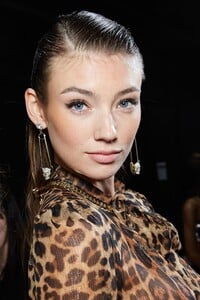 backstage-defile-philipp-plein-automne-hiver-2020-2021-milan-coulisses-223.thumb.jpg.0e41b7d143a5374343d153e1e38813a6.jpg