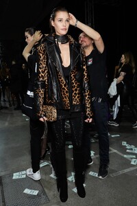 backstage-defile-philipp-plein-automne-hiver-2020-2021-milan-coulisses-240.thumb.jpg.7a55fb90c2eb42adf71e8276e1bb4b11.jpg