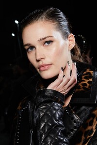 backstage-defile-philipp-plein-automne-hiver-2020-2021-milan-coulisses-249.thumb.jpg.49e20cc5beba7ae0b61fb6824d925ed2.jpg