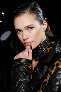 backstage-defile-philipp-plein-automne-hiver-2020-2021-milan-coulisses-250.thumb.jpg.a67d519639fa9857340de3e9d47d5e86.jpg
