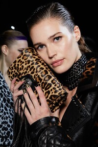 backstage-defile-philipp-plein-automne-hiver-2020-2021-milan-coulisses-251.thumb.jpg.4a175cdecec47de21b50bcb06c47ca89.jpg