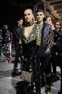 backstage-defile-philipp-plein-automne-hiver-2020-2021-milan-coulisses-429.thumb.jpg.610ee0ea1cd27e37ee846f6330377164.jpg