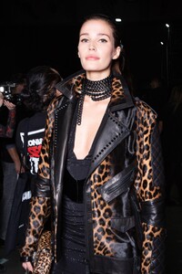 backstage-defile-philipp-plein-automne-hiver-2020-2021-milan-coulisses-5.thumb.jpg.7d7938eaa8b323600e697a58d5c4fc50.jpg