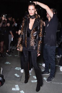 backstage-defile-philipp-plein-automne-hiver-2020-2021-milan-coulisses-6.thumb.jpg.15459eee4a66fc819ae4f763c04427fc.jpg