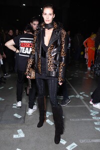 backstage-defile-philipp-plein-automne-hiver-2020-2021-milan-coulisses-7.thumb.jpg.58086ae236a451b236dc013f3bab2346.jpg