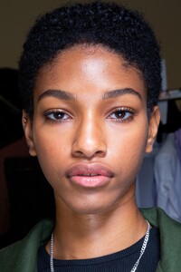 backstage-defile-philosophy-di-lorenzo-serafini-printemps-ete-2020-milan-coulisses-13.thumb.jpg.876a041dd0df6b68203e5838b14cc0e7.jpg