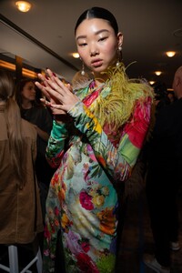 backstage-defile-prabal-gurung-automne-hiver-2020-2021-new-york-coulisses-39.thumb.jpg.995518c78c71d0b96083bfd7c50a2e7b.jpg