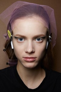 backstage-defile-prada-automne-hiver-2020-2021-milan-coulisses-102.thumb.jpg.071c39d23211529ad01f371f825bd065.jpg
