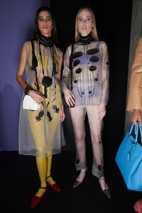 backstage-defile-prada-automne-hiver-2020-2021-milan-coulisses-73.thumb.jpg.79313fd6c397fee52bb4f53d027ed0af.jpg