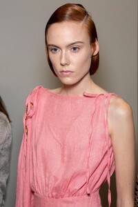 backstage-defile-prada-printemps-ete-2020-milan-coulisses-110.thumb.jpg.9d8b1d7ce6e3eb28b2813a61bb5848ee.jpg