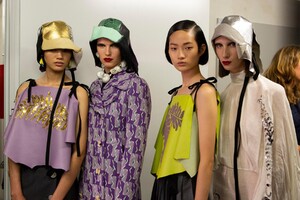 backstage-defile-prada-printemps-ete-2020-milan-coulisses-125.thumb.jpg.9b1475402673e14e4bb5a3a81071e52d.jpg