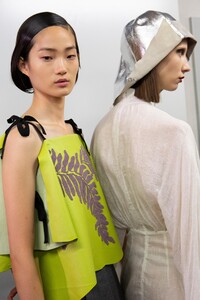 backstage-defile-prada-printemps-ete-2020-milan-coulisses-132.thumb.jpg.bf2301dd04d5ddcad2d0874e52ec6f70.jpg