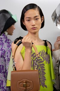 backstage-defile-prada-printemps-ete-2020-milan-coulisses-134.thumb.jpg.270bf95cd786a5e5442488572daff860.jpg