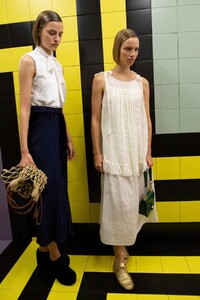 backstage-defile-prada-printemps-ete-2020-milan-coulisses-140.thumb.jpg.2ffe32fcc033bd4a7f417e833e87f93c.jpg