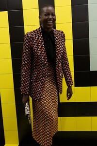 backstage-defile-prada-printemps-ete-2020-milan-coulisses-153.thumb.jpg.fd1444b11238351066e2ede3ebad75cf.jpg