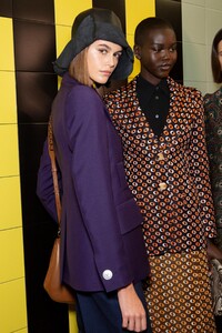 backstage-defile-prada-printemps-ete-2020-milan-coulisses-49.thumb.jpg.340fd1c8a9bf0cfae77645a4ef3389ba.jpg
