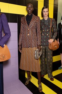 backstage-defile-prada-printemps-ete-2020-milan-coulisses-50.thumb.jpg.3fc3c07fc609083bf2544ffbd29cd233.jpg