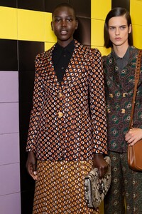 backstage-defile-prada-printemps-ete-2020-milan-coulisses-51.thumb.jpg.0ee0170b3ee736b176962bc067cb72d6.jpg