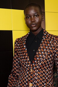 backstage-defile-prada-printemps-ete-2020-milan-coulisses-52.thumb.jpg.48a7868c3007e1c39349f81f59c75bd4.jpg