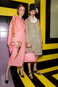 backstage-defile-prada-printemps-ete-2020-milan-coulisses-93.thumb.jpg.4cda6e4c9d2215c1f9efdc67c3874965.jpg