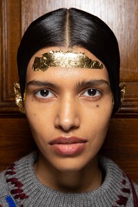 backstage-defile-preen-by-thornton-bregazzi-automne-hiver-2020-2021-londres-coulisses-54.thumb.jpg.9d7c3e895965388da815d3c7c6c42fd6.jpg