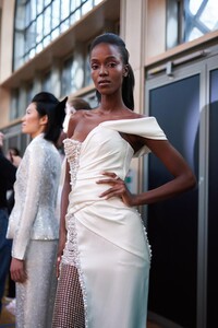 backstage-defile-ralph-amp-russo-printemps-ete-2020-paris-coulisses-6.thumb.jpg.1fb3ef4cc2765fd884955fe67dd6693f.jpg