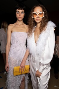 backstage-defile-ralph-amp-russo-printemps-ete-2020-paris-coulisses-62.thumb.jpg.47df6968852a55e6214623c4de34690b.jpg