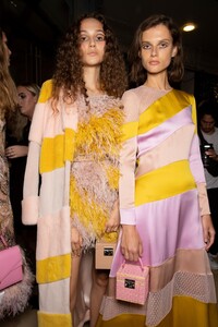 backstage-defile-ralph-amp-russo-printemps-ete-2020-paris-coulisses-78.thumb.jpg.d4e82dfe65ac8ed47660a97c2d5fb803.jpg