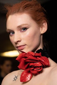 backstage-defile-richard-quinn-automne-hiver-2020-2021-londres-coulisses-45.thumb.jpg.218f41b6eeaed103eaac73dd240b83b4.jpg