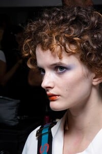 backstage-defile-richard-quinn-printemps-ete-2020-londres-coulisses-61.thumb.jpg.672dc88945878f3a019ded732e53bafa.jpg