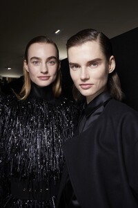 backstage-defile-rochas-automne-hiver-2020-2021-paris-coulisses-127.thumb.jpg.921f8440034d15c4bfe05cf05e77f78f.jpg