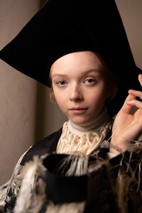 backstage-defile-roksanda-automne-hiver-2020-2021-londres-coulisses-50.thumb.jpg.c8a59e68b410d2570537898ac7827047.jpg