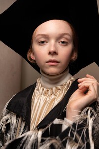 backstage-defile-roksanda-automne-hiver-2020-2021-londres-coulisses-51.thumb.jpg.f36f5d9c7235ef8ce0788f2b7eb6dc89.jpg