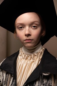 backstage-defile-roksanda-automne-hiver-2020-2021-londres-coulisses-52.thumb.jpg.ccd7a517644dbe65ce5f46c04669a508.jpg
