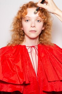 backstage-defile-roksanda-printemps-ete-2020-londres-coulisses-34.thumb.jpg.36064a7b2d6ccb58872c3bec06bbd000.jpg