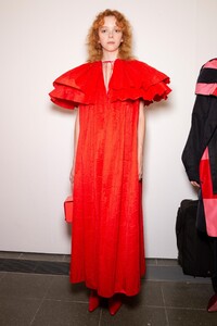 backstage-defile-roksanda-printemps-ete-2020-londres-coulisses-59.thumb.jpg.dc7d3579e1eb811cb46eb23a932ac9da.jpg