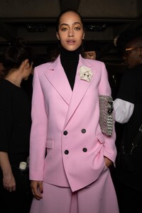 backstage-defile-roland-mouret-automne-hiver-2020-2021-londres-coulisses-8.thumb.jpg.79a6d83162da773975cc790b7fbcfffd.jpg