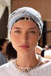 backstage-defile-roland-mouret-printemps-ete-2020-londres-coulisses-34.thumb.jpg.40222f4e06f06d1f1f33c16bc6ac8776.jpg