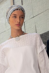 backstage-defile-roland-mouret-printemps-ete-2020-londres-coulisses-66.thumb.jpg.b3aa11f5bd5c2f82b20879d165611841.jpg