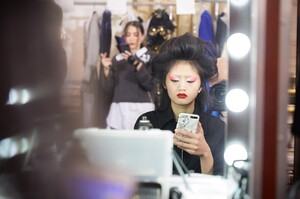 backstage-defile-rvdk-ronald-van-der-kemp-printemps-ete-2020-paris-coulisses-8.thumb.jpg.213718cc474e4fa55099a96947cc12b4.jpg