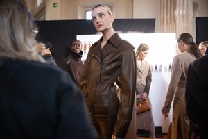 backstage-defile-salvatore-ferragamo-automne-hiver-2020-2021-milan-coulisses-103.thumb.jpg.c72f3713e346a5dd731fde6bf62bc952.jpg