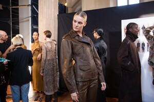 backstage-defile-salvatore-ferragamo-automne-hiver-2020-2021-milan-coulisses-104.thumb.jpg.52a869317dd5ec164fa0e92d2654fb48.jpg